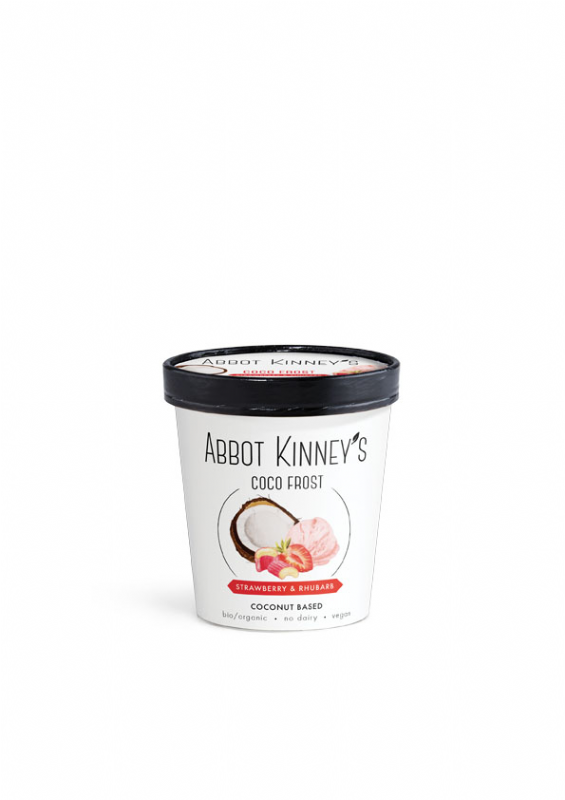 helado de coco con fresas y ruibarro bio